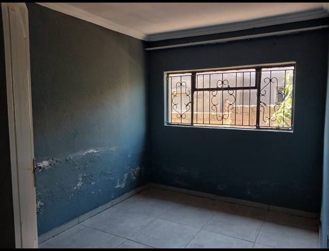 3 BEDROOM HOUSE FOR SALE IN SESHEGO E